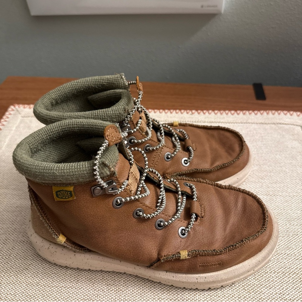 Hey Dude Bradley Classic Boot Sneaker Shoes, Walnut, Size US YT3 Youth - Picture 6 of 6